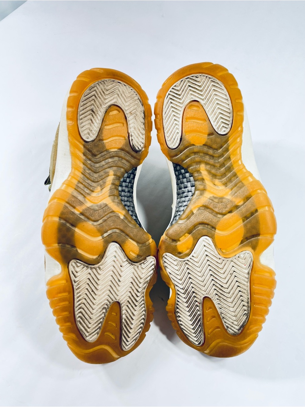 Nike Air Jordan 11 Retro AR0715-200 Olive Gold Tan LUX Women’s 8.5Sneakers AJ13 - Picture 15 of 15